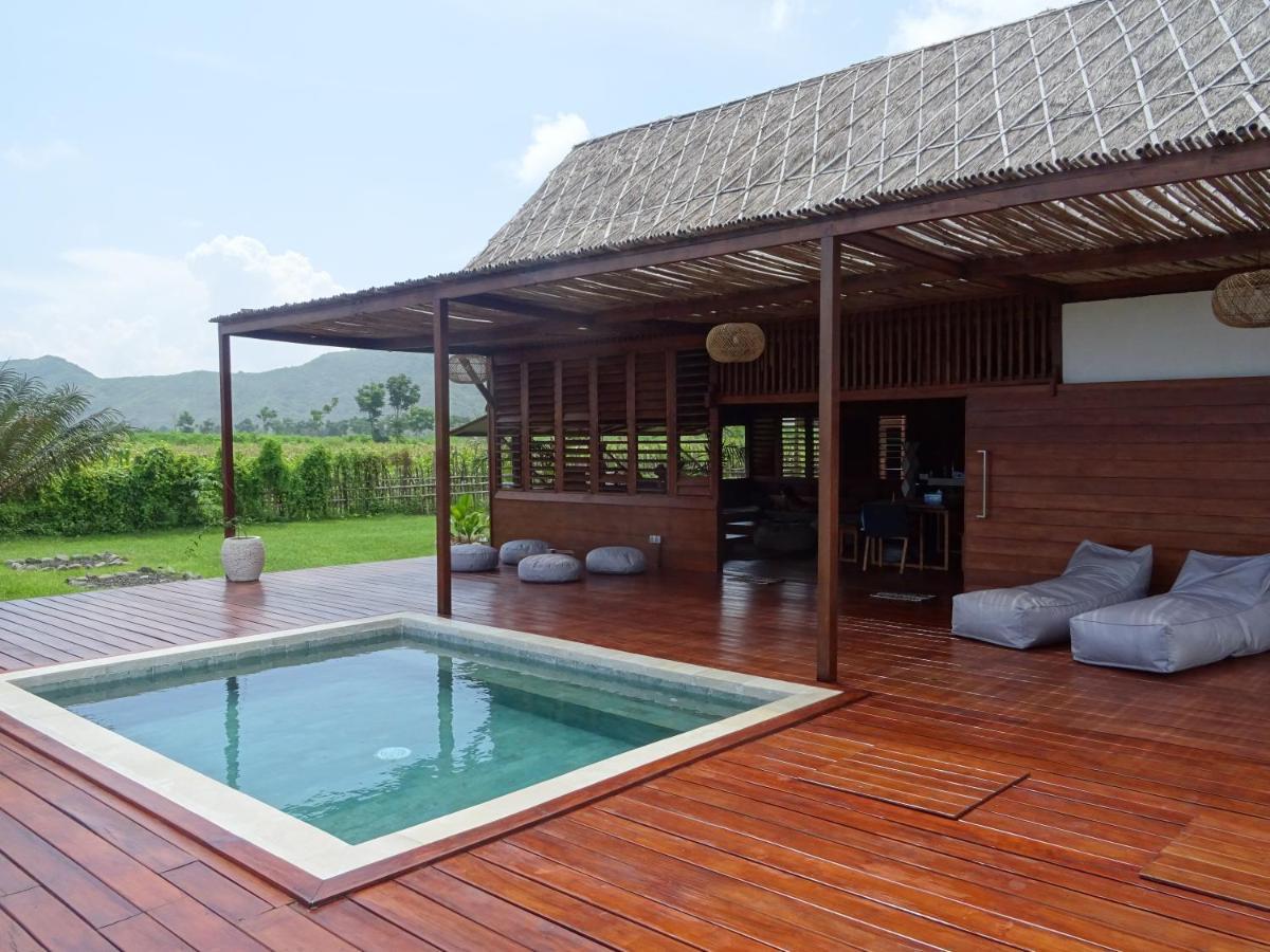 Naia Villas And Bungalows Sumbawa Sekongkang Buitenkant foto